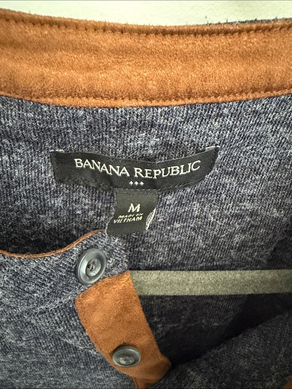 Banana Republic Men's Navy Heather Crewneck Henley with Tan Placket